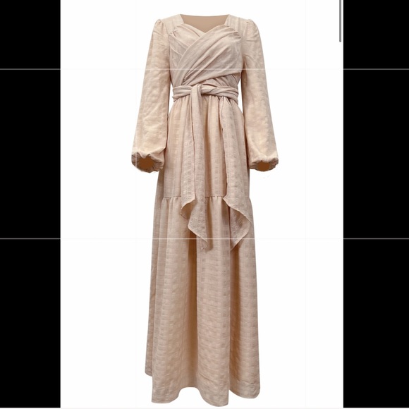 Beautiful wrap dress. Long sleeve. Never worn. - Picture 1 of 3